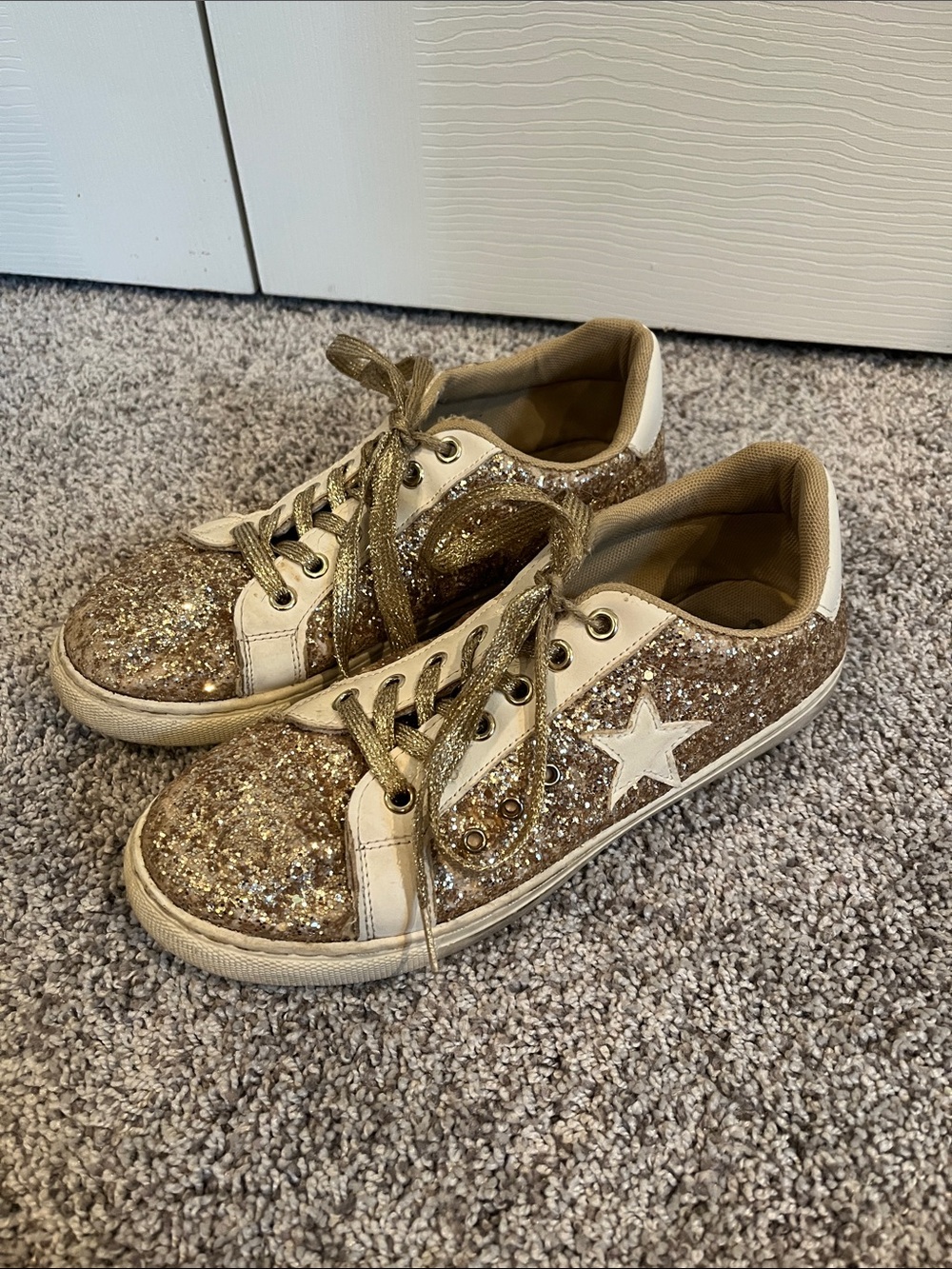Outwoods Gold Glitter Star Low-Top Sneakers